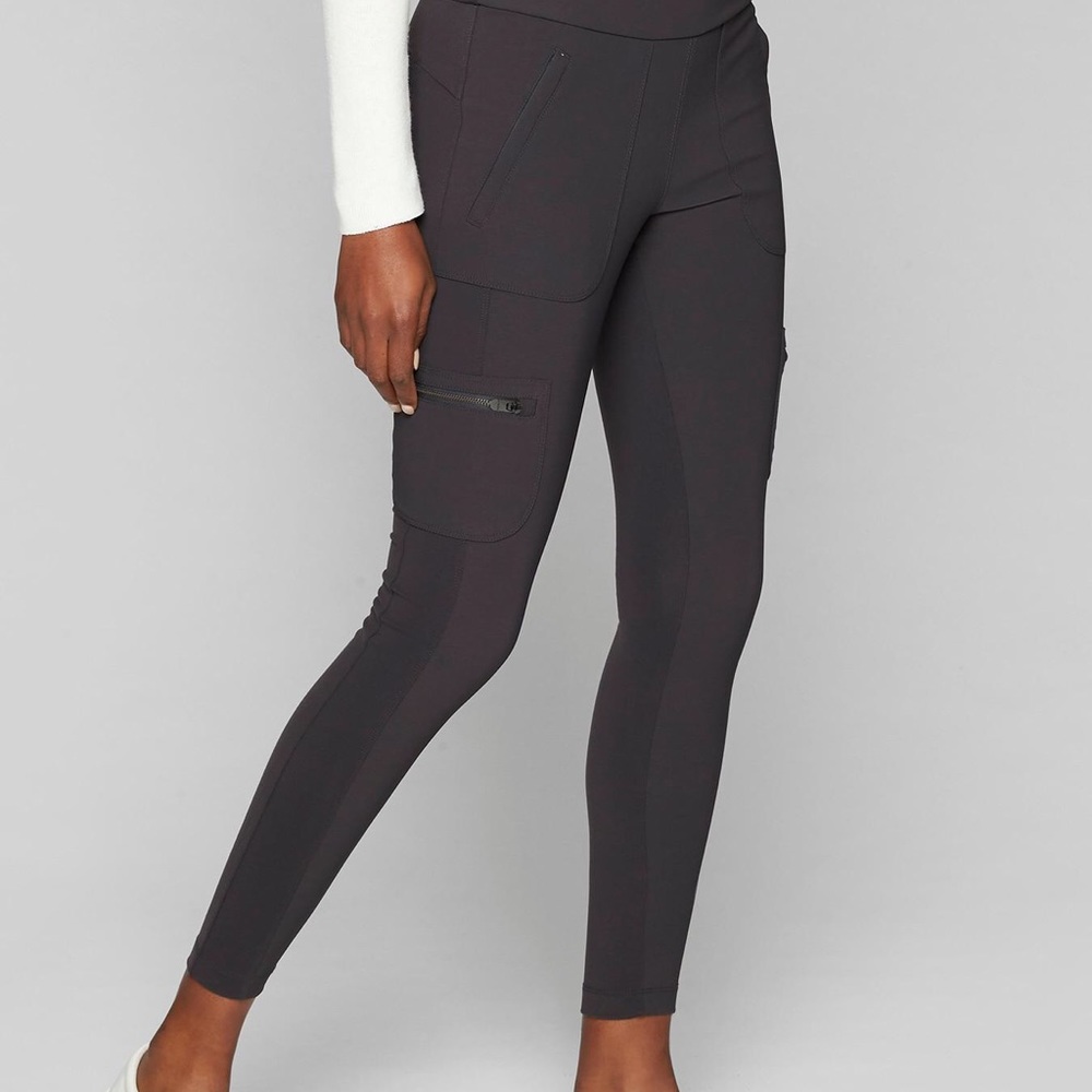 Athleta Highline Hybrid Cargo Tight